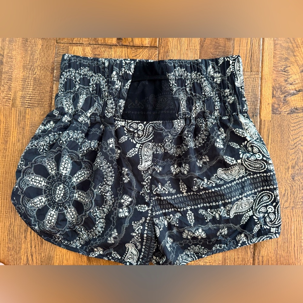 Free People FP Movement The Way Home Black White Bandana Shorts Size M O - Picture 4 of 5